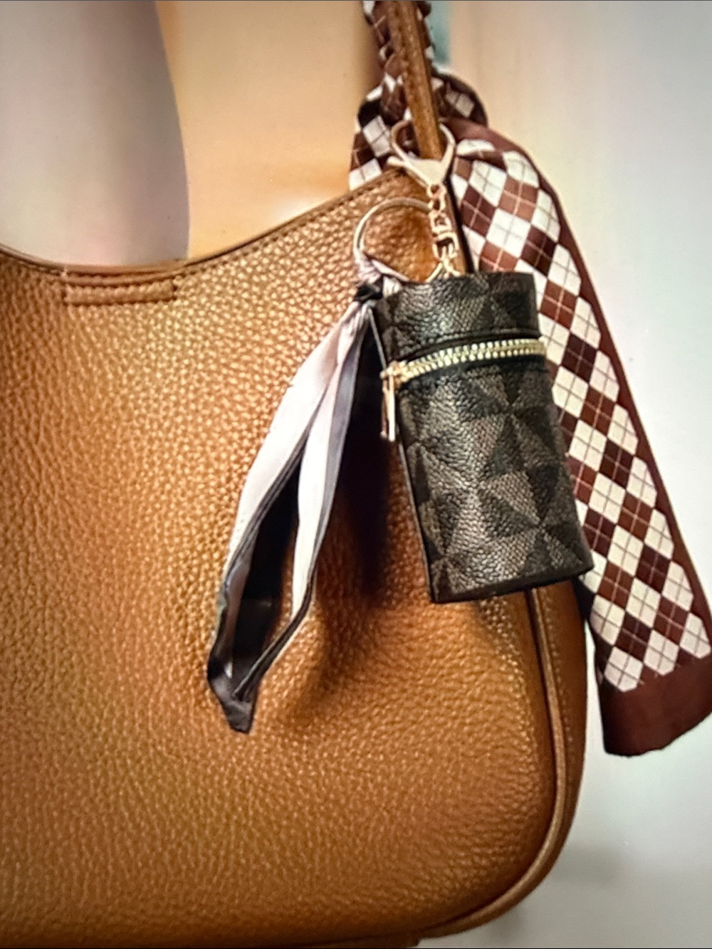 ❣️5|$25❣️Last 1 cream Checkered Lipstick Case Keychain with Scarf Tie - Picture 4 of 4